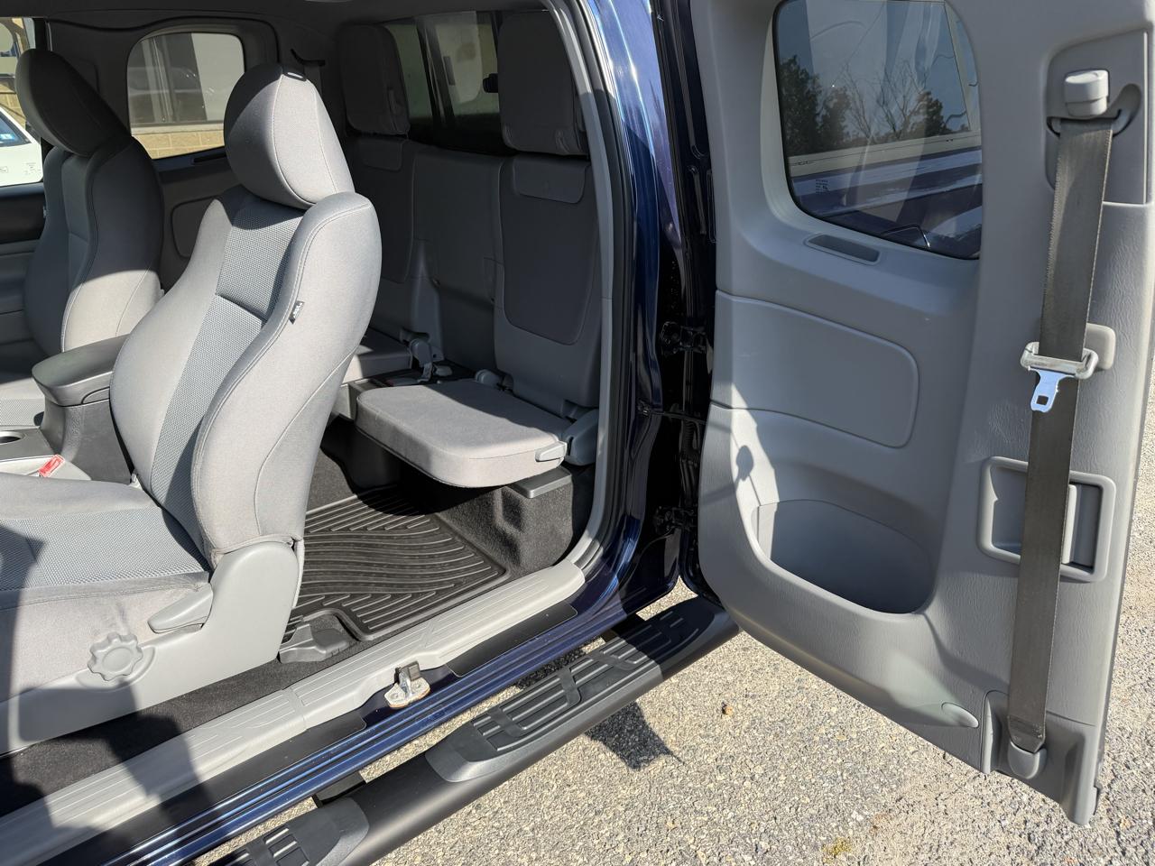 Toyota Tacoma 4WD Access Cab V6 MT (Natl) 2013
