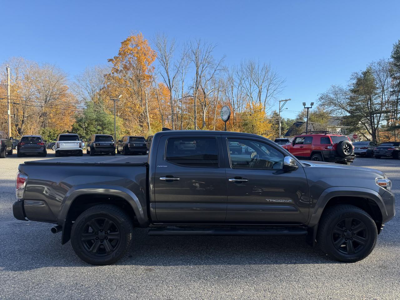 Toyota Tacoma Limited Double Cab 5' Bed V6 4x4 AT (Natl) 2017