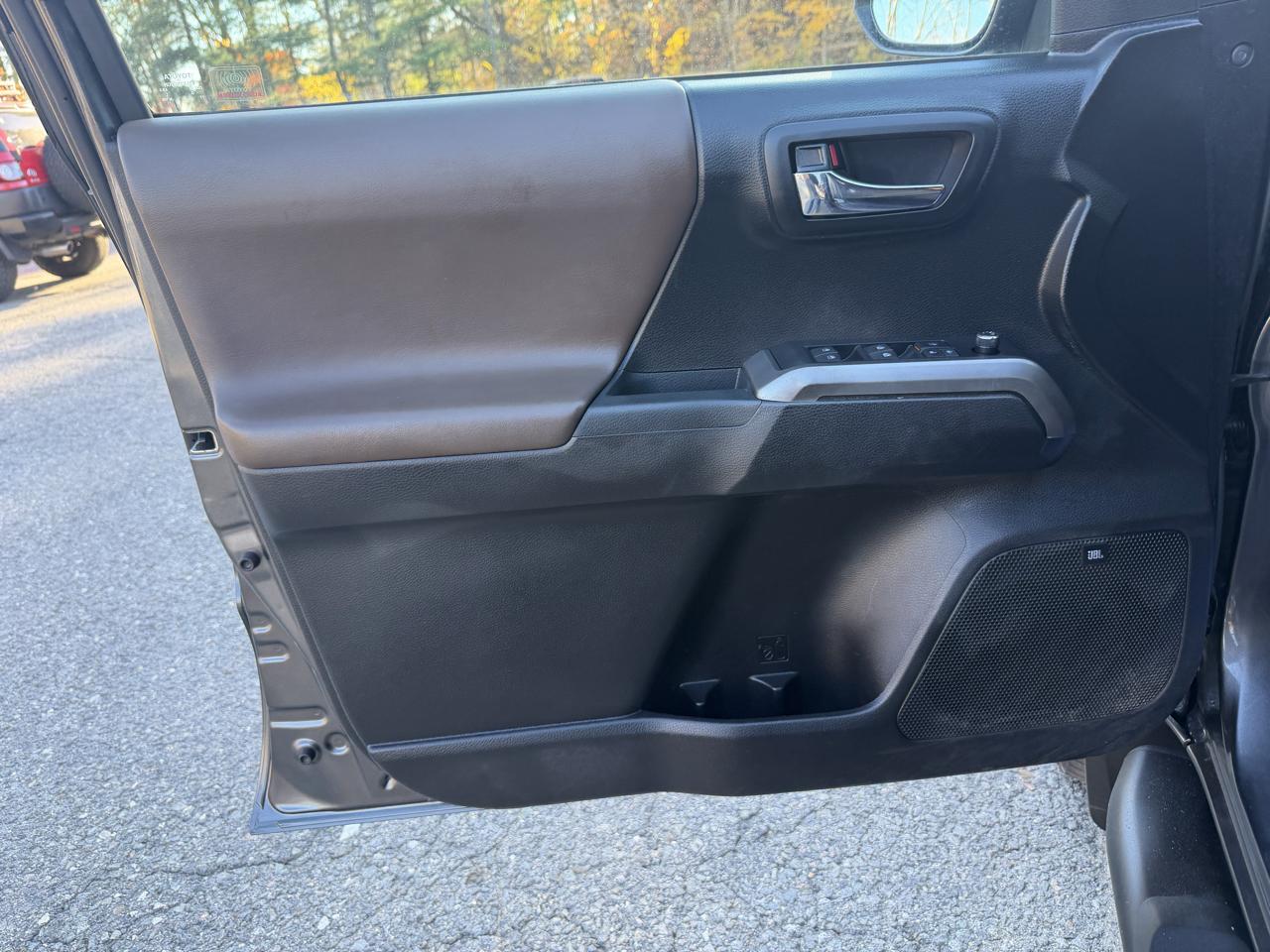Toyota Tacoma Limited Double Cab 5' Bed V6 4x4 AT (Natl) 2017