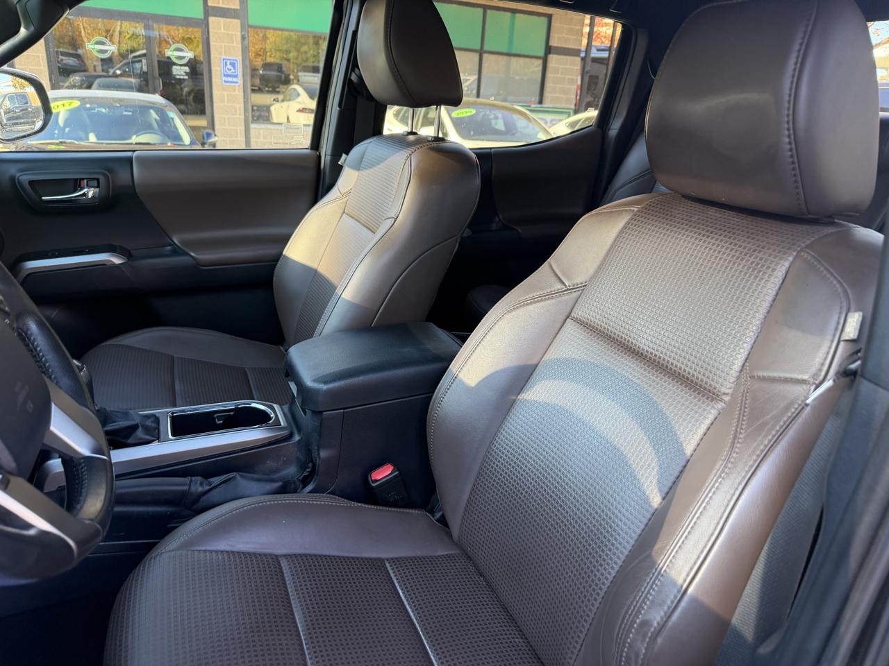 Toyota Tacoma Limited Double Cab 5' Bed V6 4x4 AT (Natl) 2017