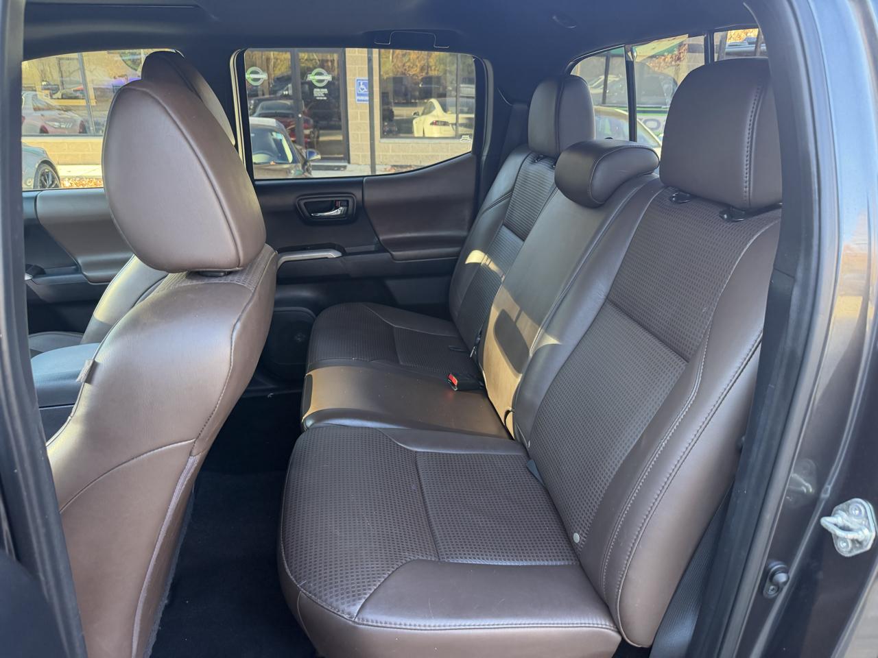 Toyota Tacoma Limited Double Cab 5' Bed V6 4x4 AT (Natl) 2017