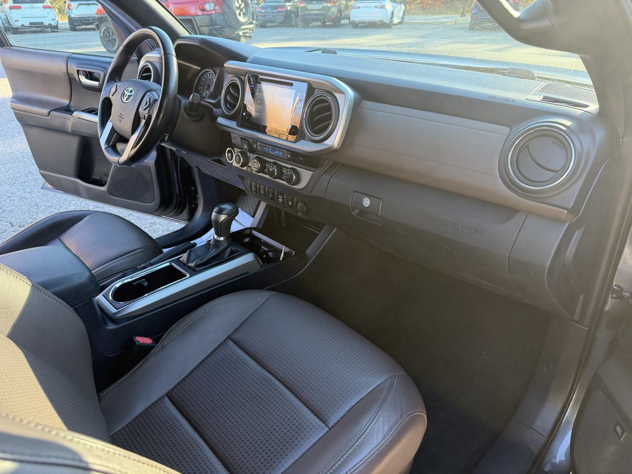 Toyota Tacoma Limited Double Cab 5' Bed V6 4x4 AT (Natl) 2017