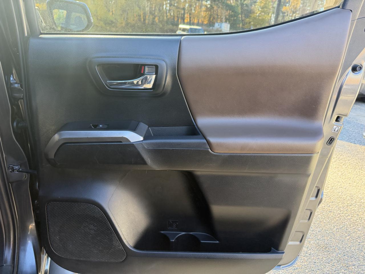 Toyota Tacoma Limited Double Cab 5' Bed V6 4x4 AT (Natl) 2017