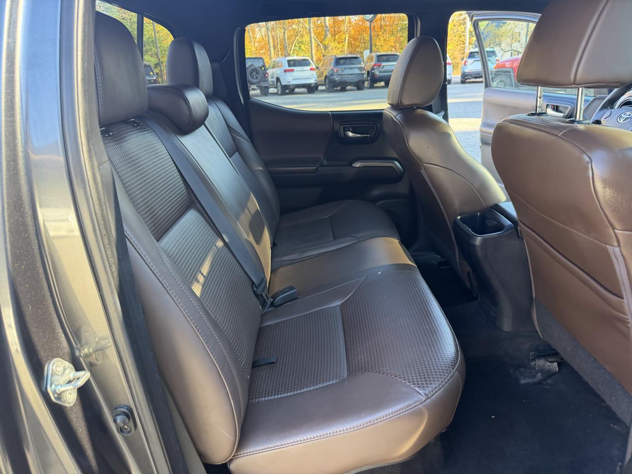 Toyota Tacoma Limited Double Cab 5' Bed V6 4x4 AT (Natl) 2017