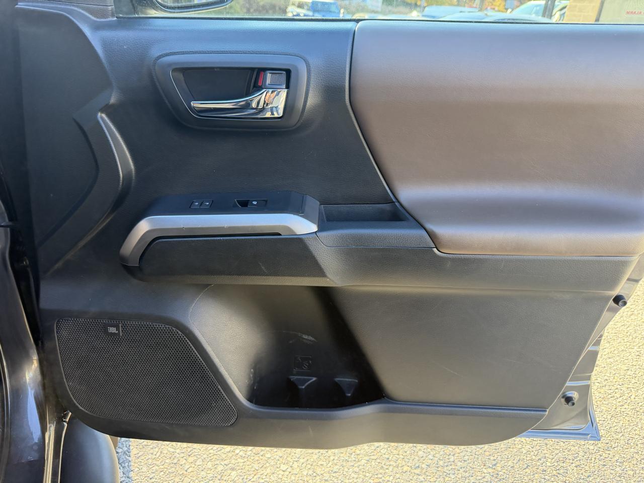 Toyota Tacoma Limited Double Cab 5' Bed V6 4x4 AT (Natl) 2017