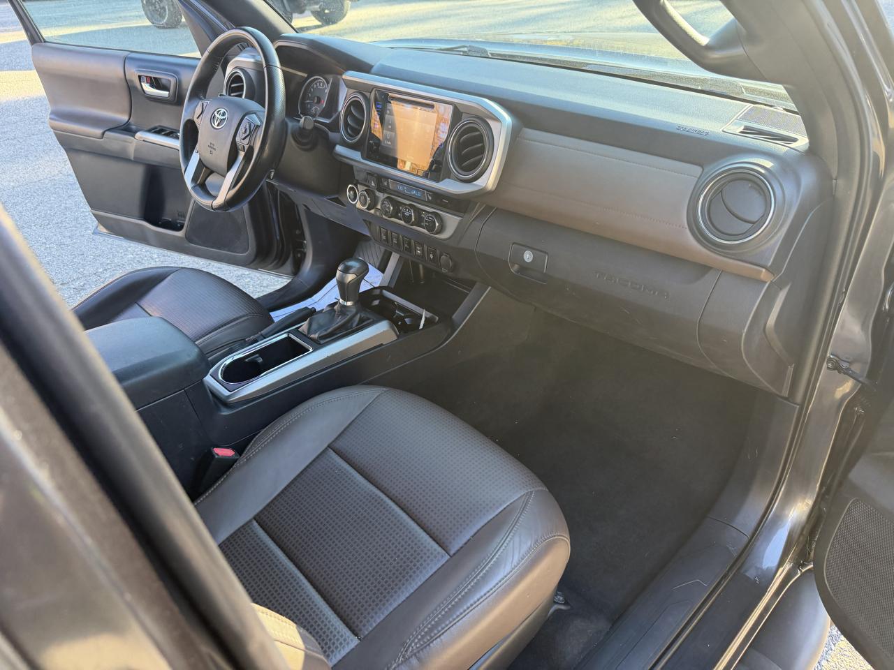 Toyota Tacoma Limited Double Cab 5' Bed V6 4x4 AT (Natl) 2017