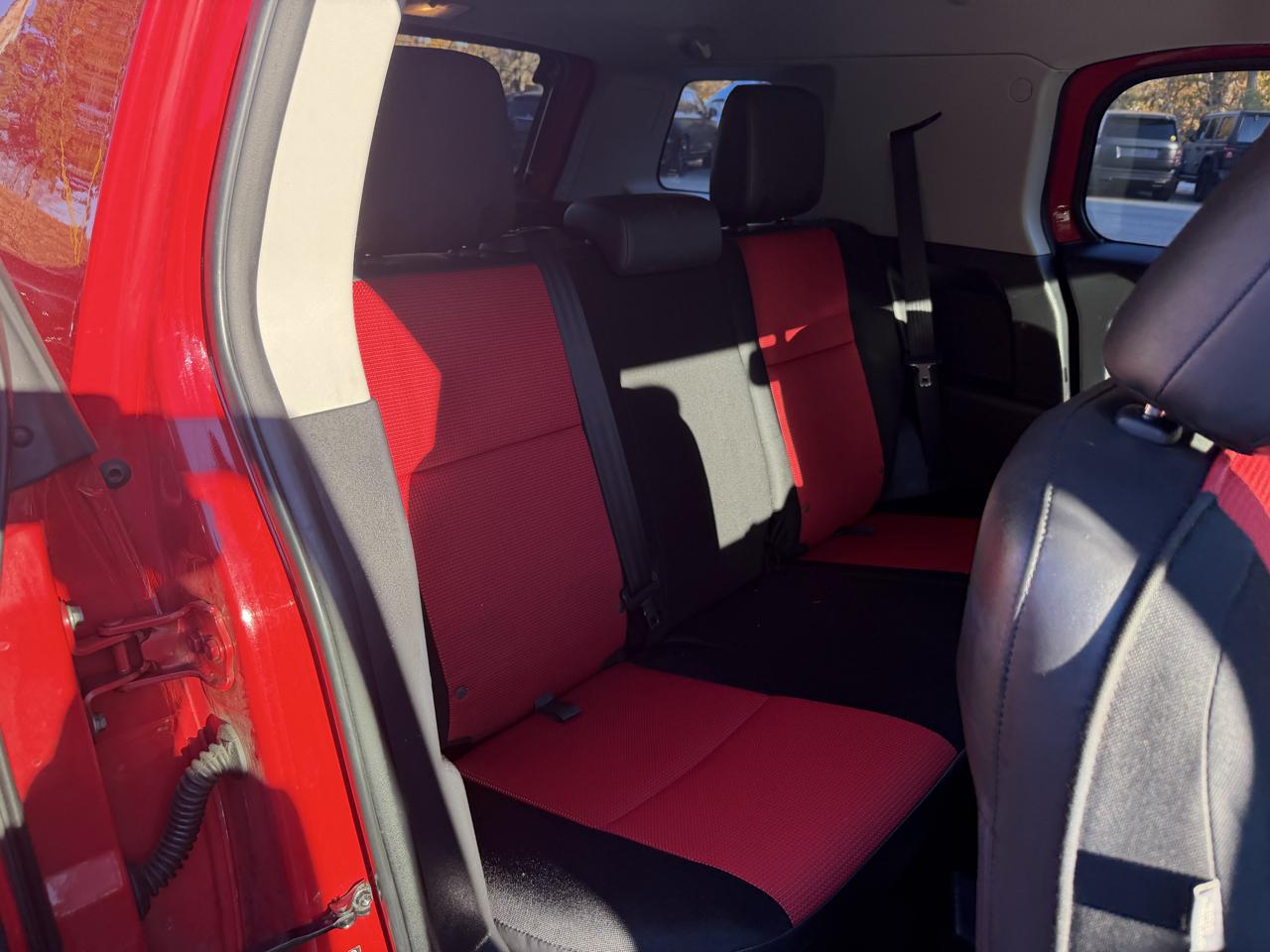 Toyota FJ Cruiser 4WD 4dr Man (Natl) 2012