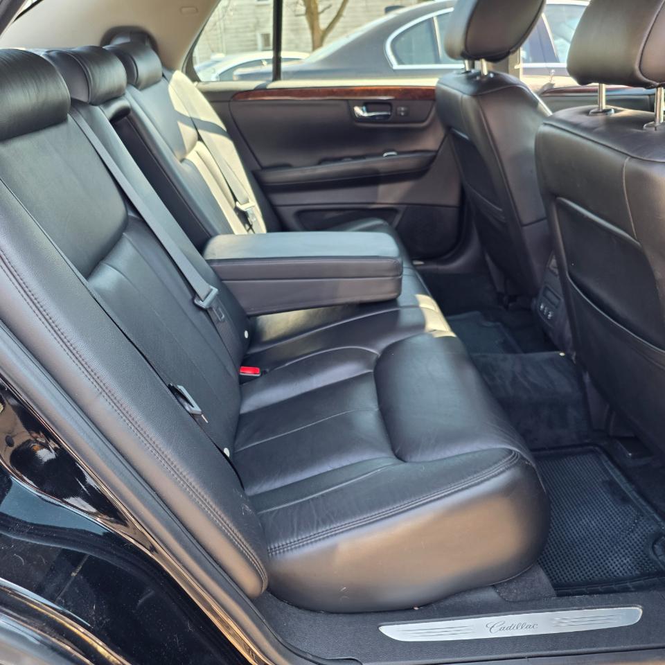 Cadillac DTS Luxury 2010