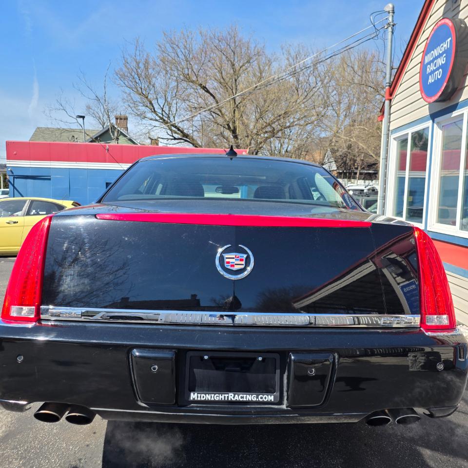 Cadillac DTS Luxury 2010