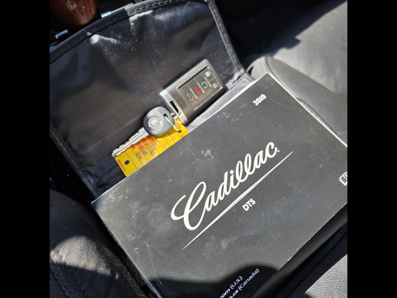 Cadillac DTS Luxury 2010