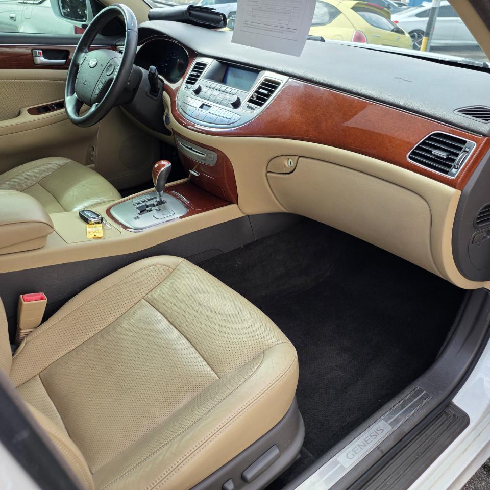 Hyundai Genesis 3.8L 2013