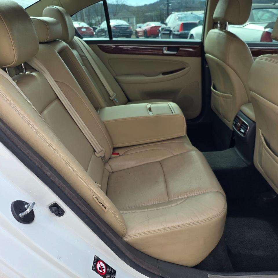 Hyundai Genesis 3.8L 2013