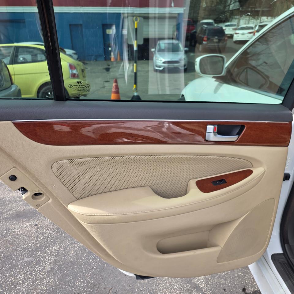 Hyundai Genesis 3.8L 2013