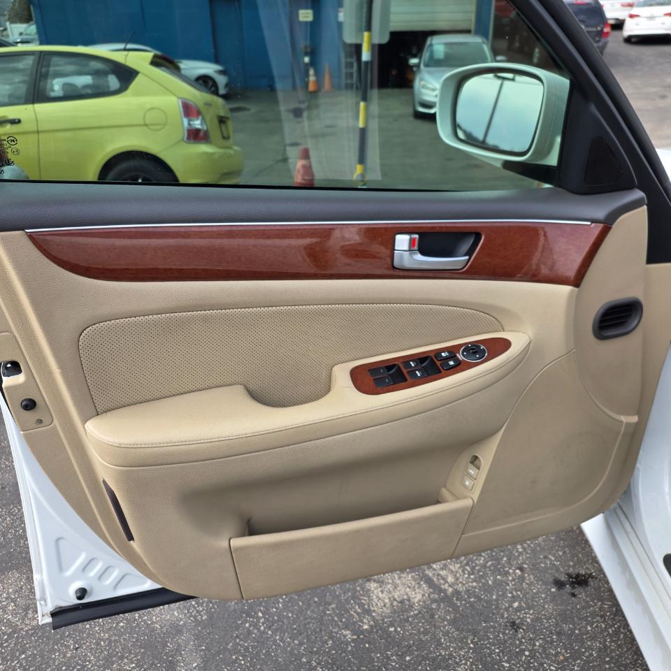 Hyundai Genesis 3.8L 2013