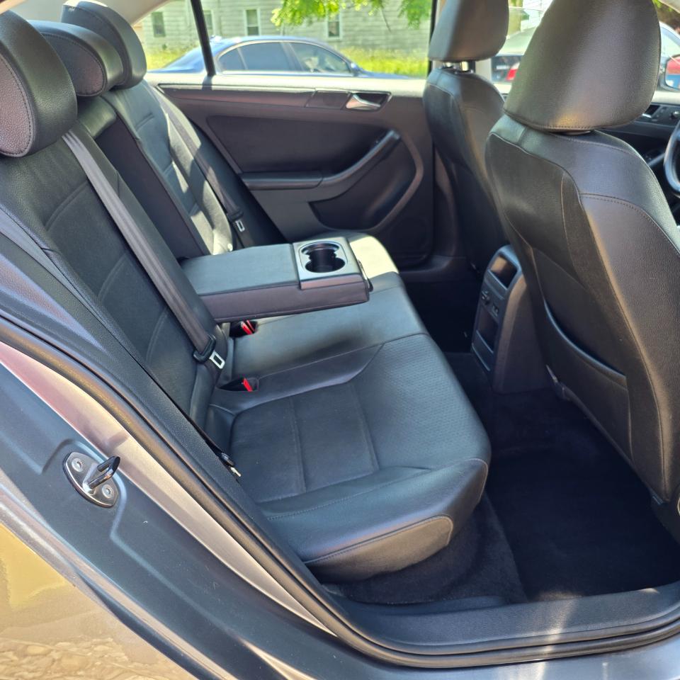 Volkswagen Jetta SE 2012