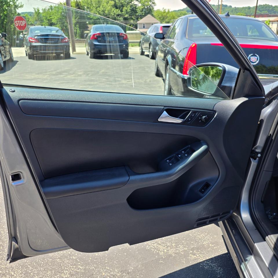Volkswagen Jetta SE 2012