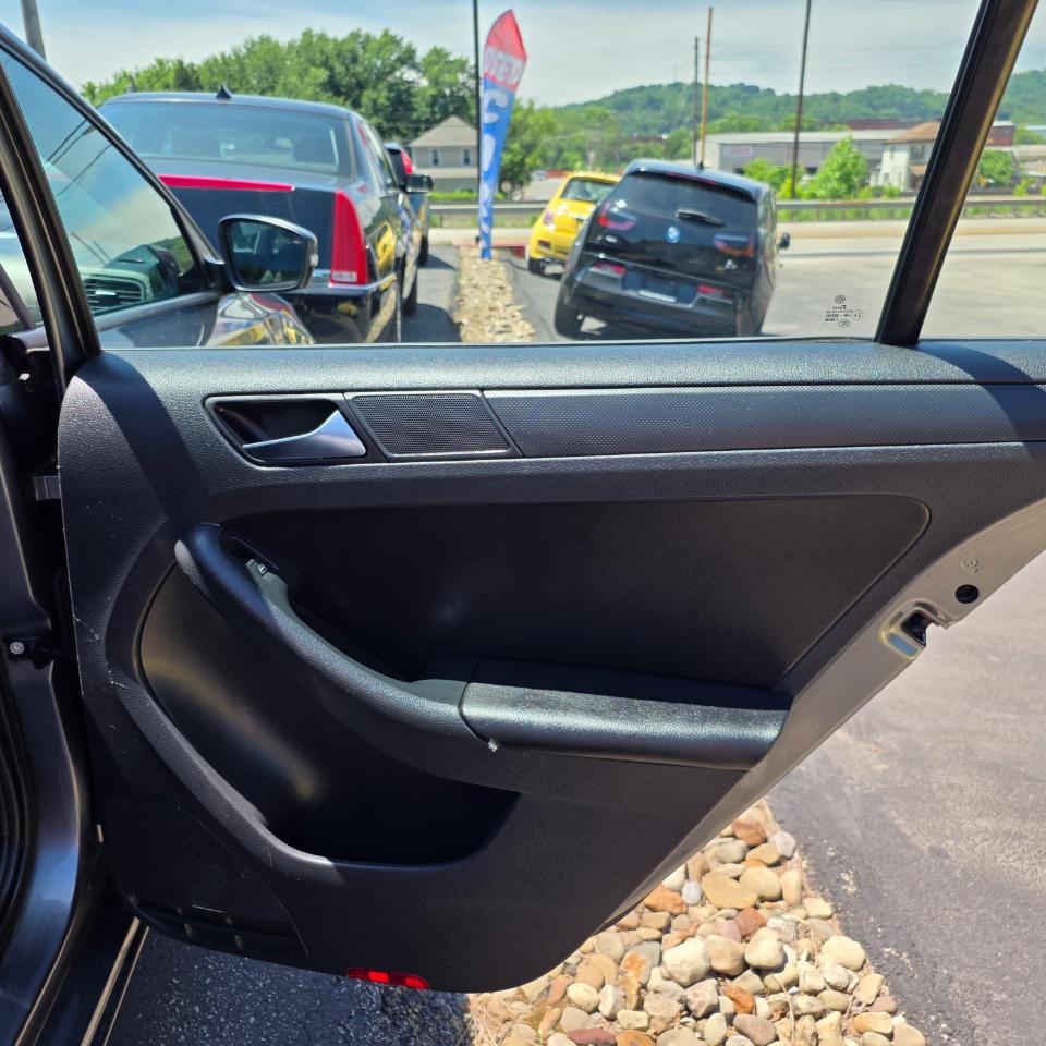 Volkswagen Jetta SE 2012