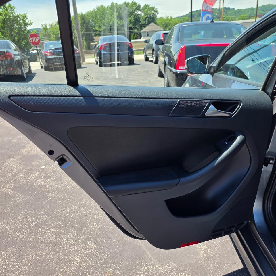 Volkswagen Jetta SE 2012