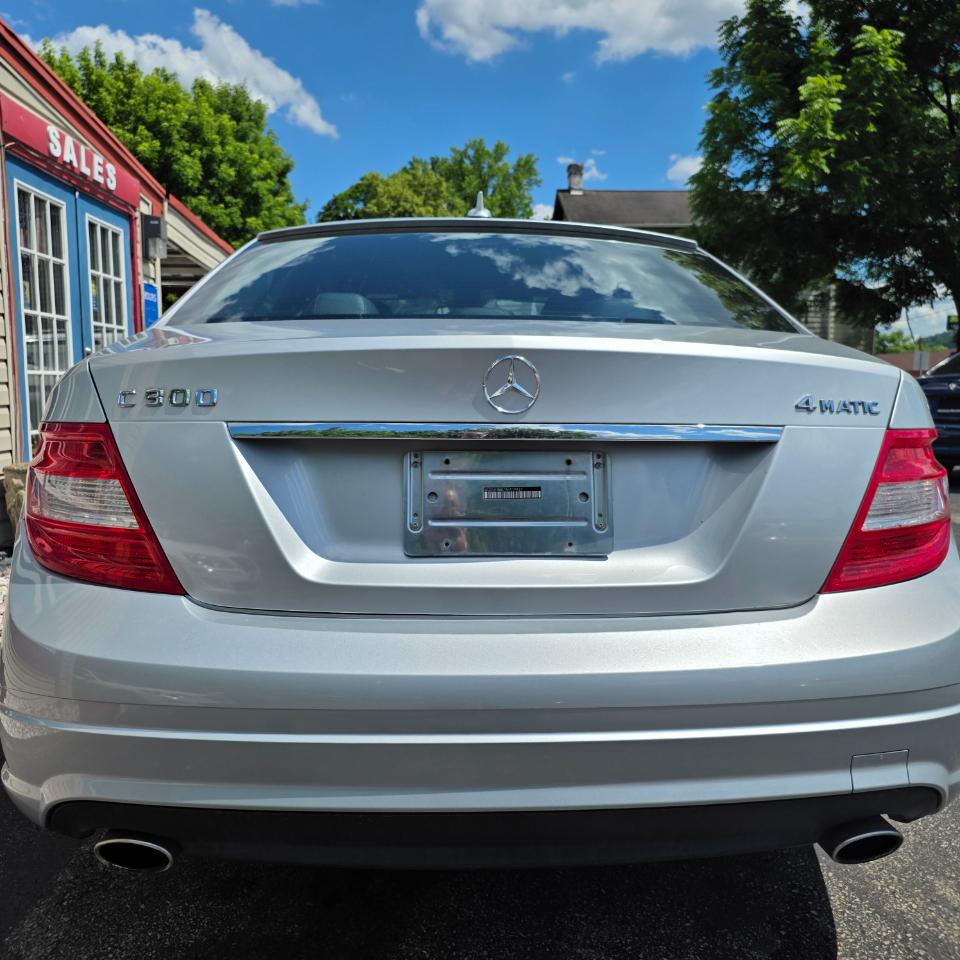 Mercedes-Benz C300  2010