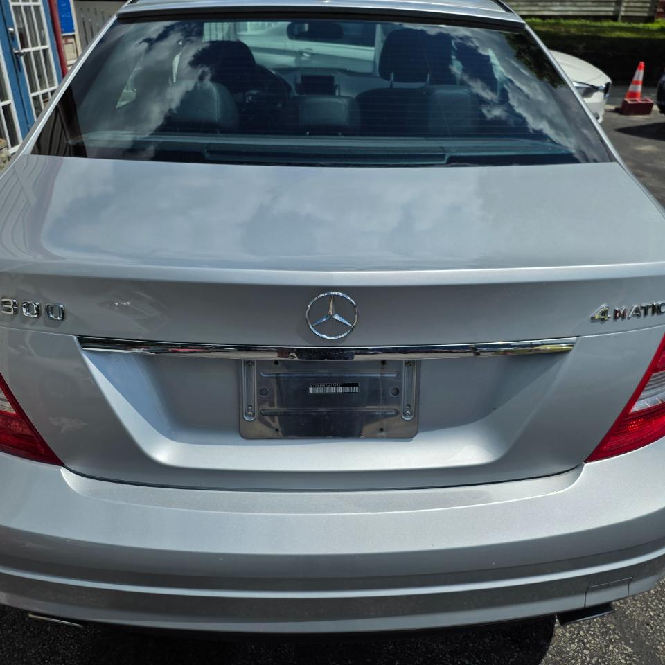 Mercedes-Benz C300  2010