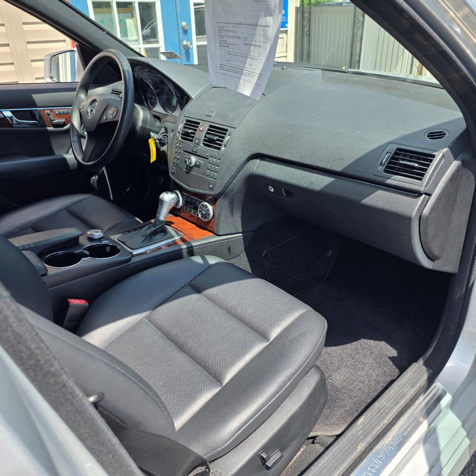 Mercedes-Benz C300  2010