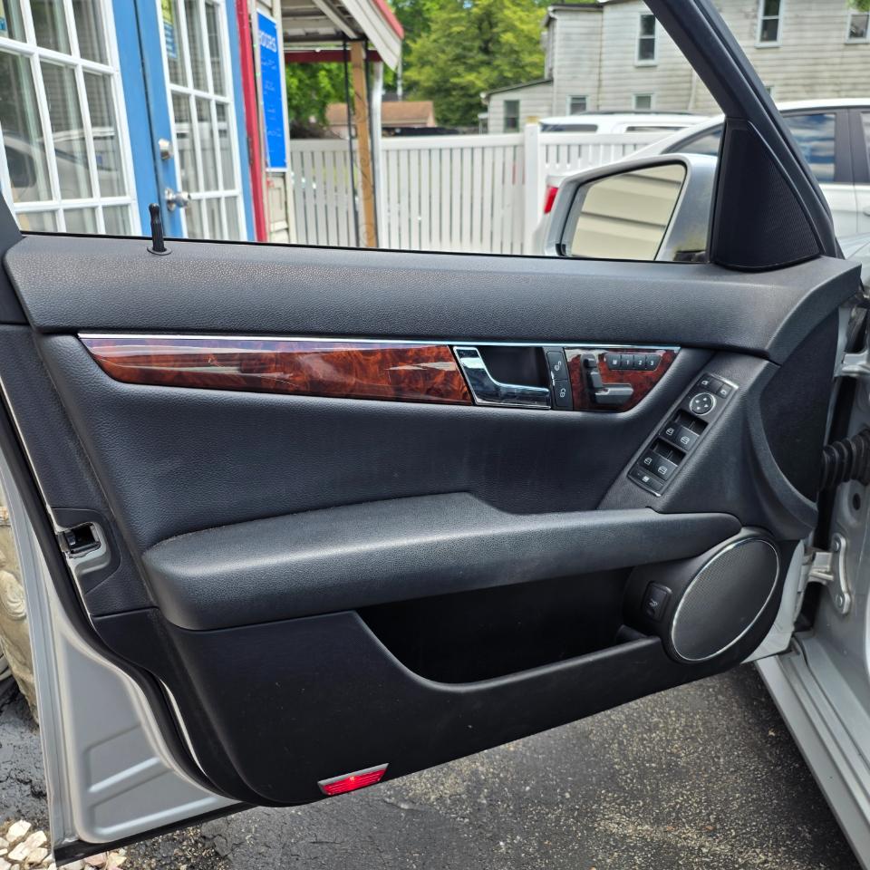 Mercedes-Benz C300  2010