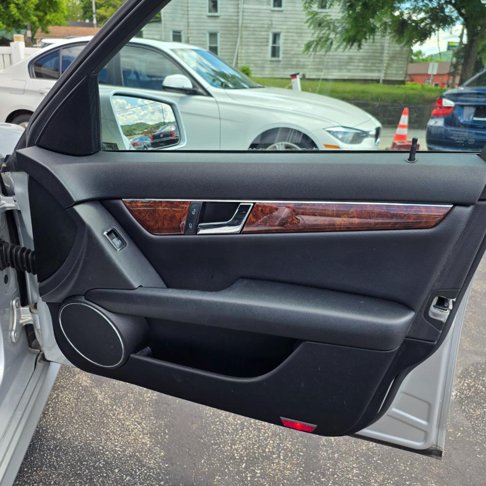 Mercedes-Benz C300  2010