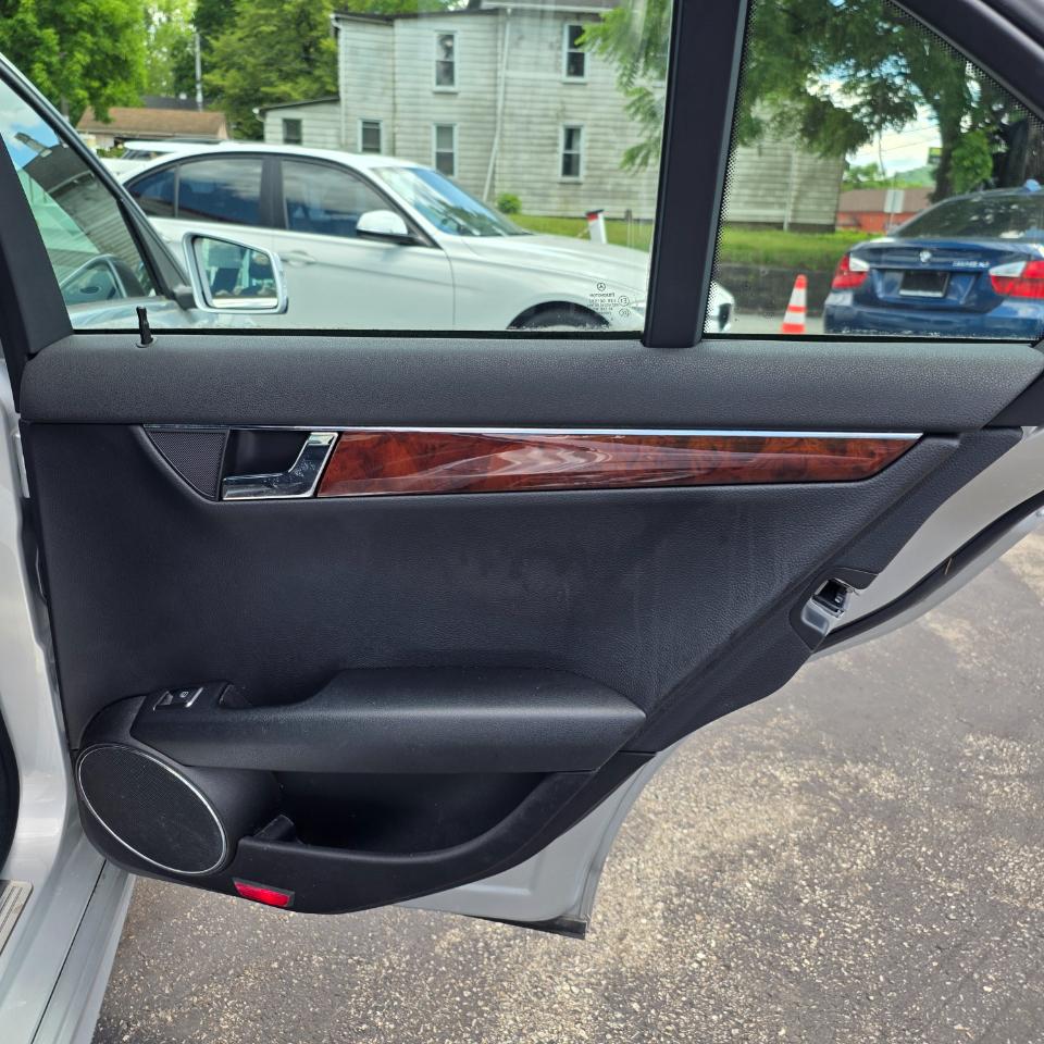 Mercedes-Benz C300  2010