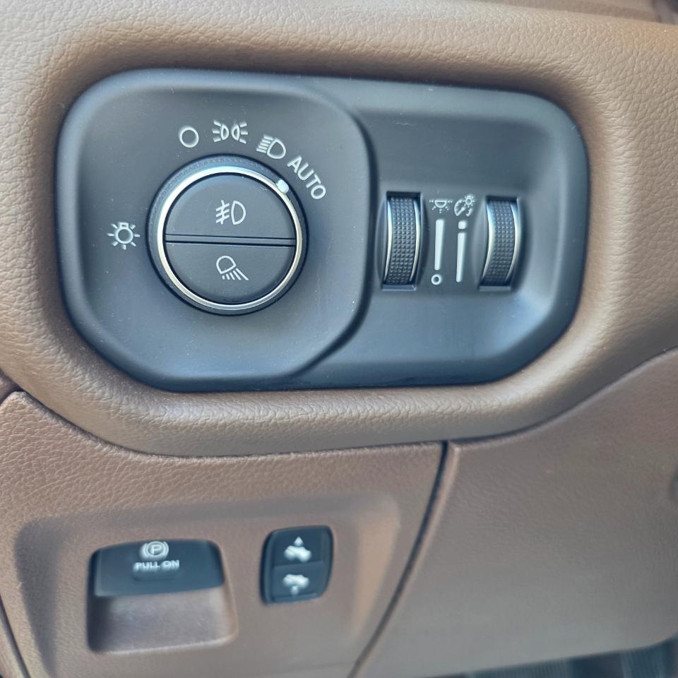 RAM 1500 Laramie Quad Cab 4WD 2019