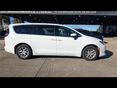 2021 Chrysler Voyager 