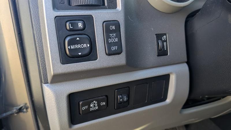 Toyota Tundra Tundra-Grade CrewMax 5.7L 2WD 2013