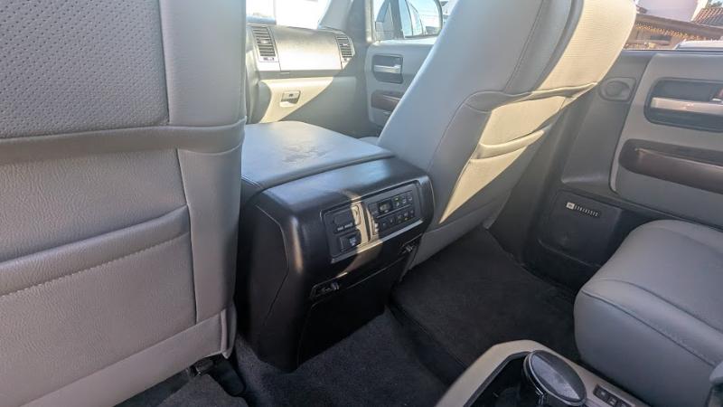 Toyota Sequoia Plantium 2WD 2014