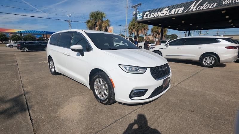 Chrysler Pacifica Touring 2023