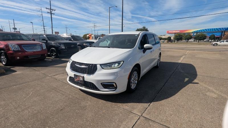 Chrysler Pacifica Touring 2023