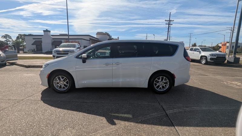 Chrysler Pacifica Touring 2023