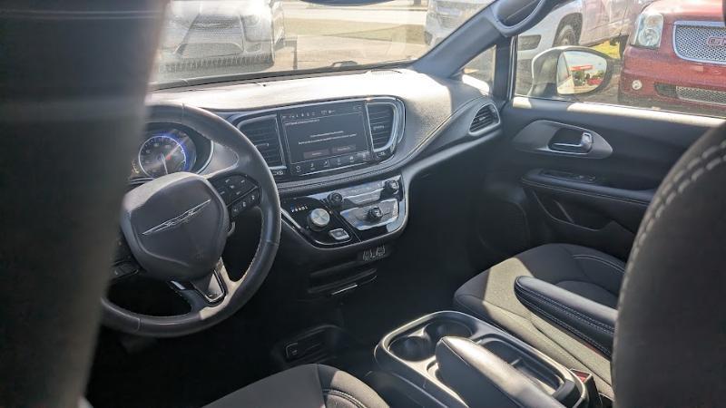 Chrysler Pacifica Touring 2023