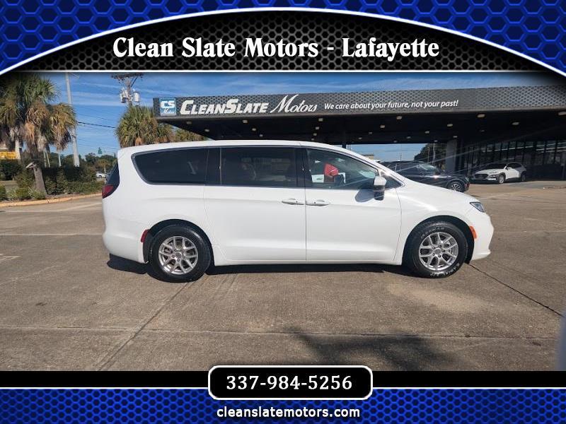 Chrysler Pacifica Touring 2023
