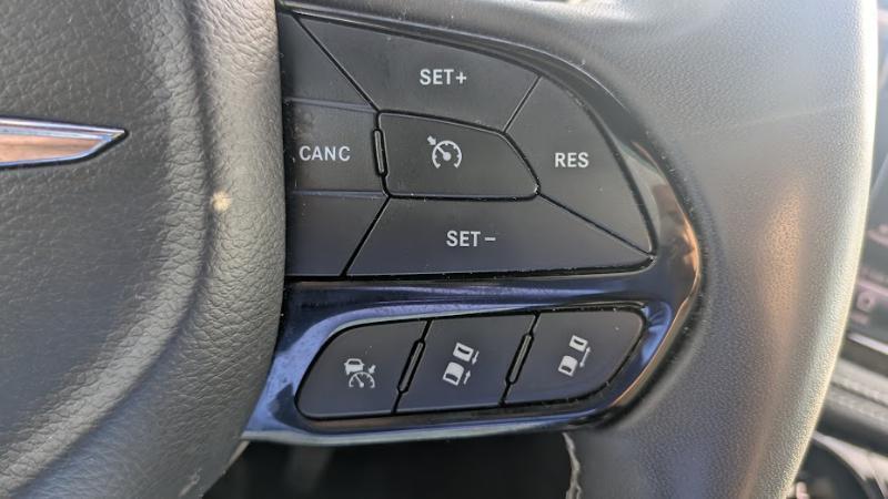 Chrysler Pacifica Touring 2023