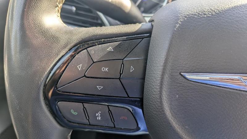 Chrysler Pacifica Touring 2023