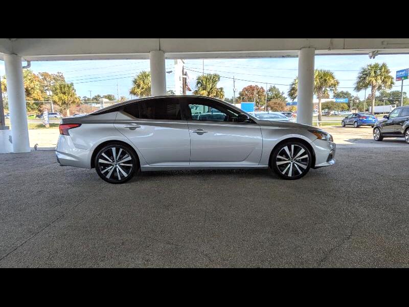 2020 Nissan Altima SR's photo