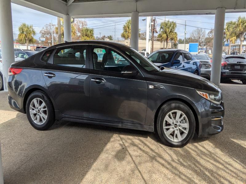 2017 Kia Optima LX's photo