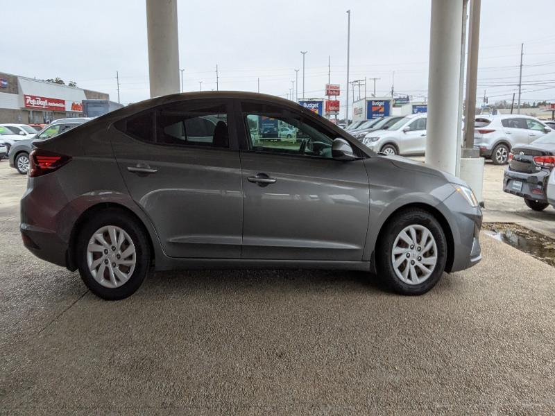 2020 Hyundai Elantra SE's photo