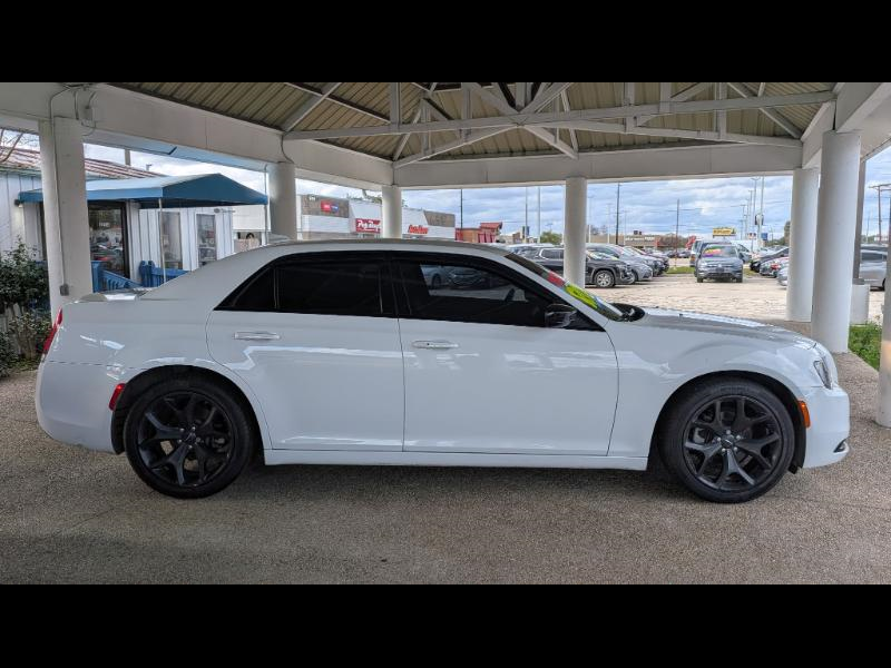 2022 Chrysler 300 Touring