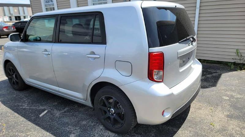 Scion xB 5-Door Wagon 5-Spd MT 2013