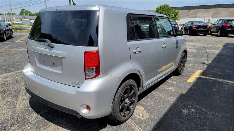 Scion xB 5-Door Wagon 5-Spd MT 2013