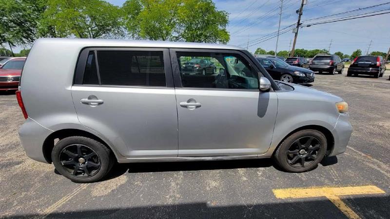 Scion xB 5-Door Wagon 5-Spd MT 2013