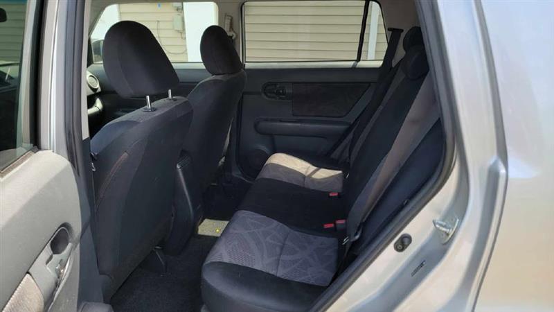 Scion xB 5-Door Wagon 5-Spd MT 2013