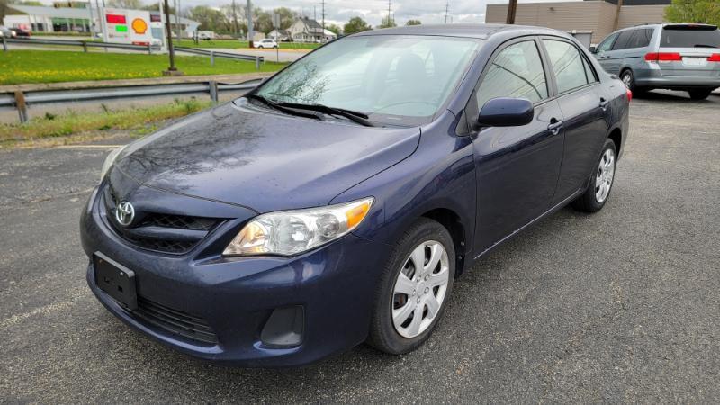 Toyota Corolla S 5-Speed MT 2012