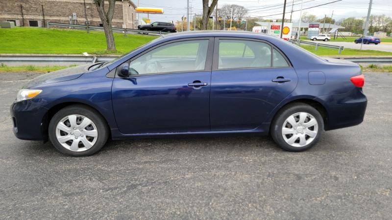 Toyota Corolla S 5-Speed MT 2012