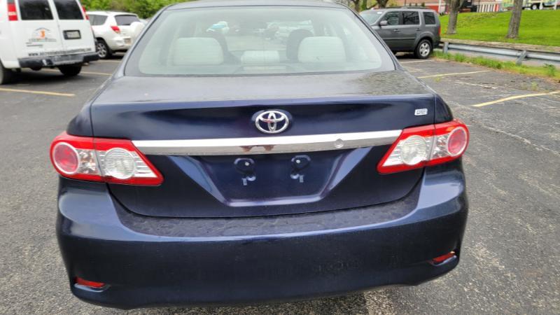 Toyota Corolla S 5-Speed MT 2012